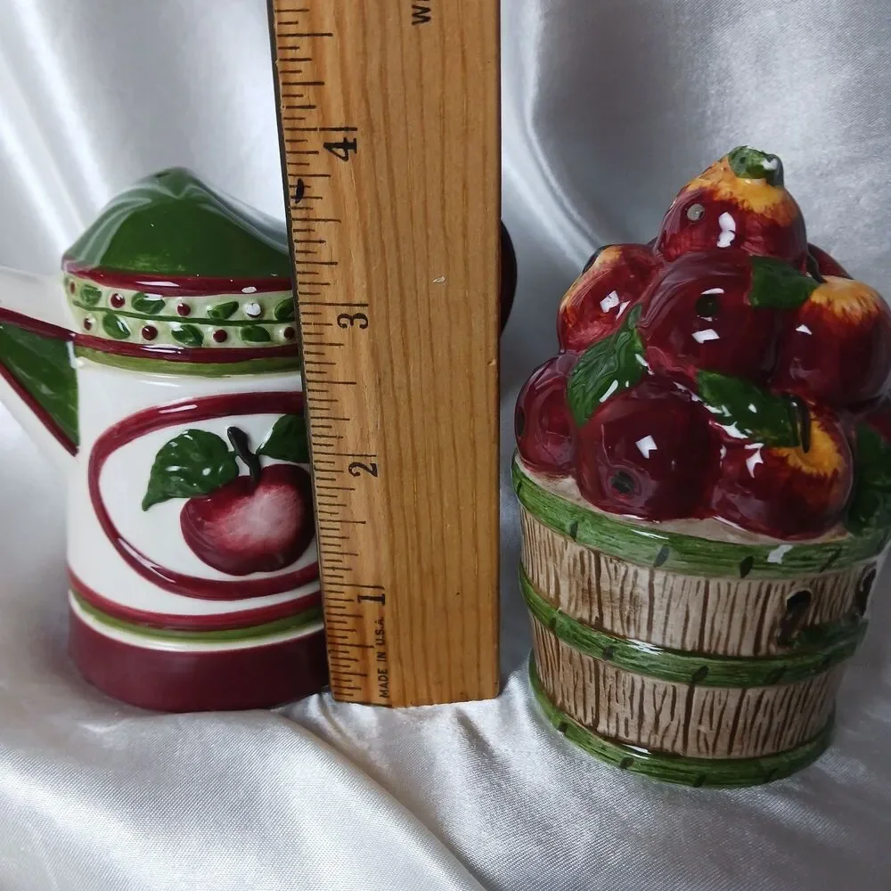 Vintage APPLE THEME CERAMIC Salt & Pepper Shaker Set, Bella Casa By Ganz